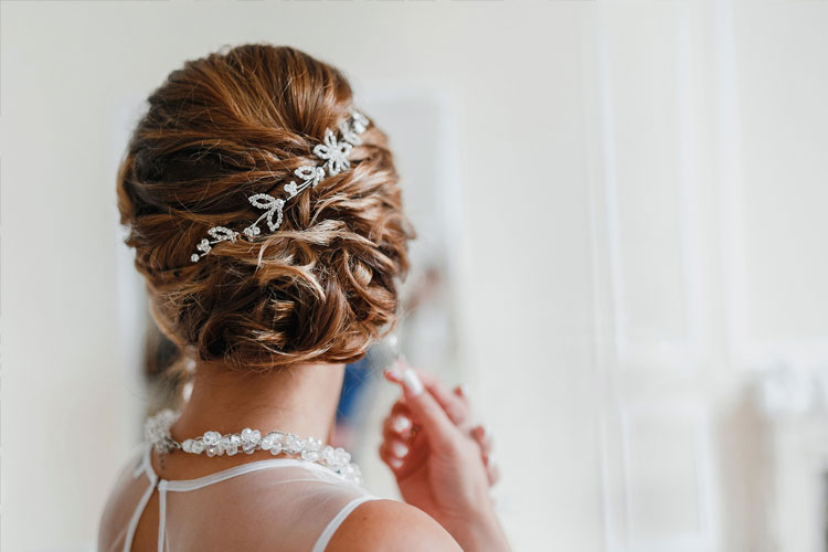 結婚式のヘアセットはどうする 自分それとも美容院 楽婚の花嫁サロン