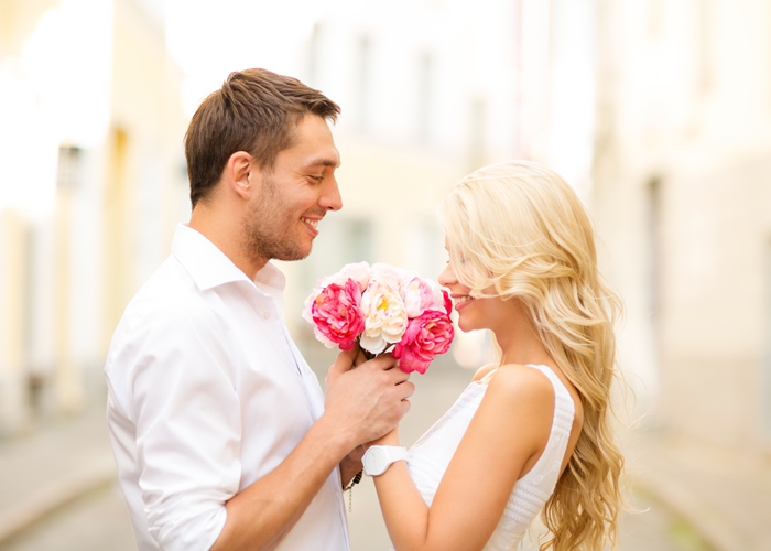 プロポーズの花束はどう贈る おすすめの花や贈るときのポイント 楽婚の花嫁サロン