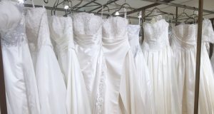 ウェディングドレスの色の意味とは?白・オフホワイト(オフ白)・シャンパン色を解説