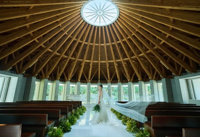 サウンドホールと同じ建築技術で設計された空間。天井から届く光と溶け合うように、祝福の音色が美しく響く。